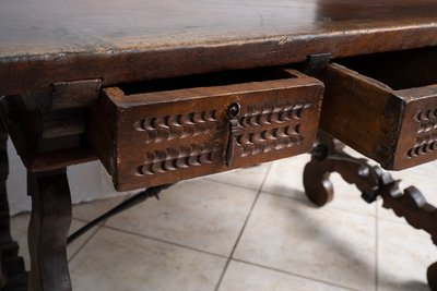 Antique Refectory Table (desk) in Solid Walnut. Tuscany, 17th Century.