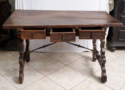 Antique Refectory Table (desk) in Solid Walnut. Tuscany, 17th Century.