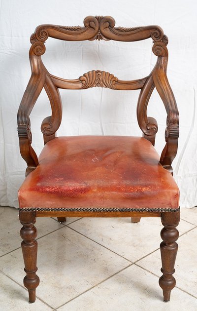 Antique Victorian armchair in solid mahogany dating from the first half of the 19th century.