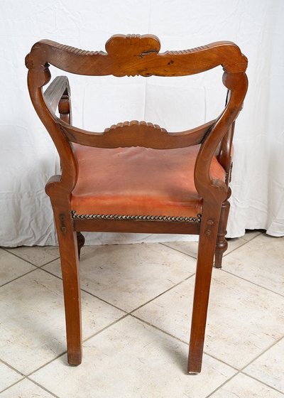 Antique Victorian armchair in solid mahogany dating from the first half of the 19th century.