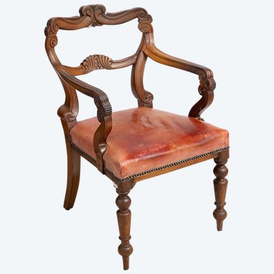 Antique Victorian armchair in solid mahogany dating from the first half of the 19th century.