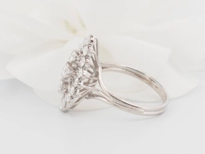 Marquise ring in white gold and 1.20ct diamonds