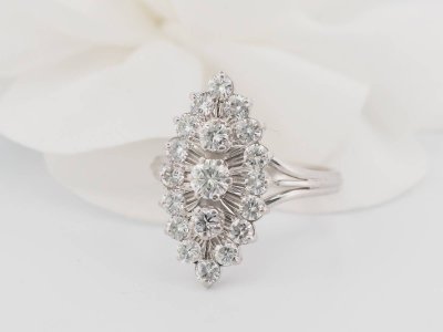 Marquise ring in white gold and 1.20ct diamonds