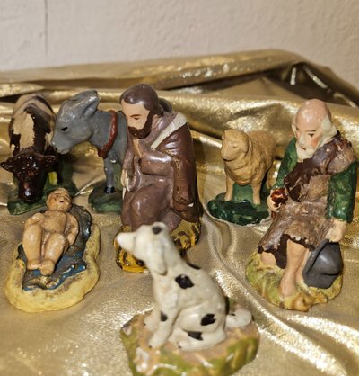 Presepe in gesso policromo, inizi del XX secolo.