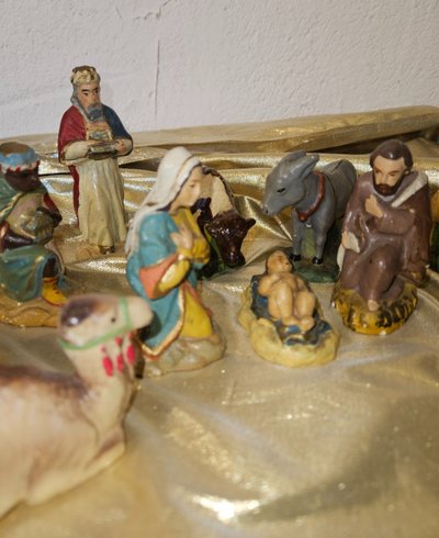 Presepe in gesso policromo, inizi del XX secolo.