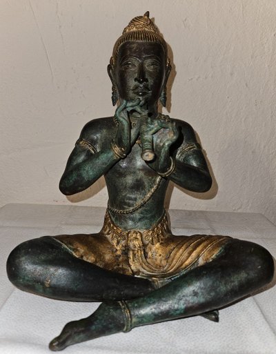 Statuette of Buddha playing the flute - Bronze - Early 20th century -