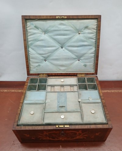 Jewelry box