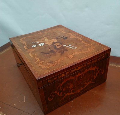 Jewelry box