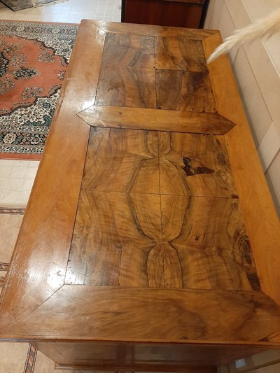 Very beautiful Louis XVI style chest of drawers in burl walnut and cherry wood - late 18th century period