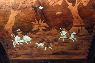 Italian chest of drawers with hunting scenes - Lombardy, 18th century