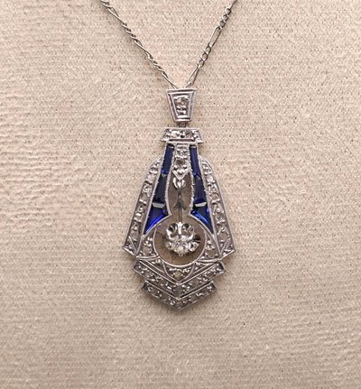 Important Art Deco Pendant with Calibrated Diamonds and Sapphires.