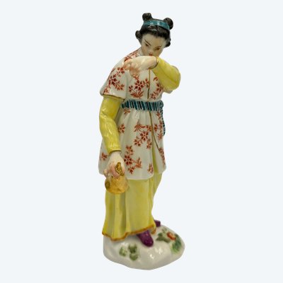 Meissen - Femme Japonaise Avec Une Cloche