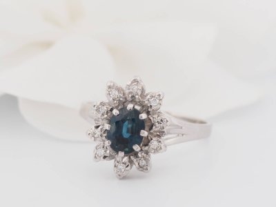 White gold, sapphire and diamond entourage ring