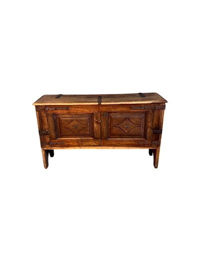 Walnut chest-sideboard 1700