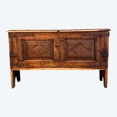 Walnut chest-sideboard 1700