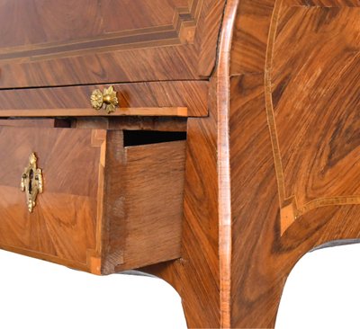 18th century cylinder desk in veneer and marquetry