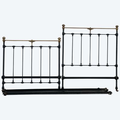 Black iron bed