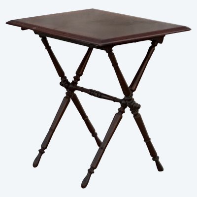 Folding table