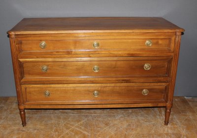 Louis XVI chest of drawers in walnut from the late 18th century