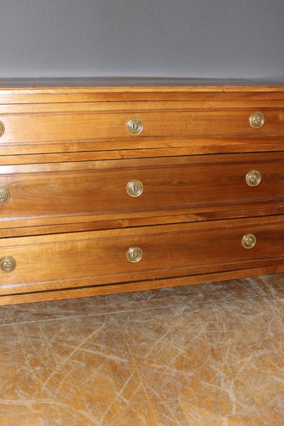 Louis XVI chest of drawers in walnut from the late 18th century