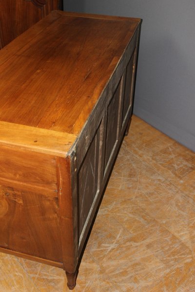 Louis XVI chest of drawers in walnut from the late 18th century