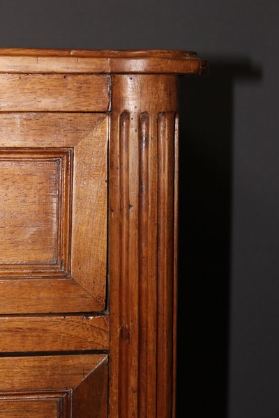 Louis XVI chest of drawers in walnut from the late 18th century