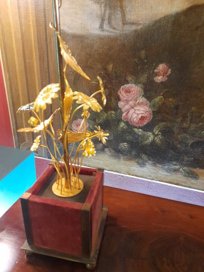 lamp decorated with gilded metal flower stems