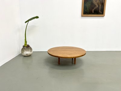 Circular coffee table in solid oak