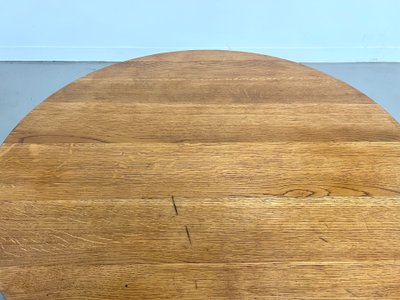 Circular coffee table in solid oak