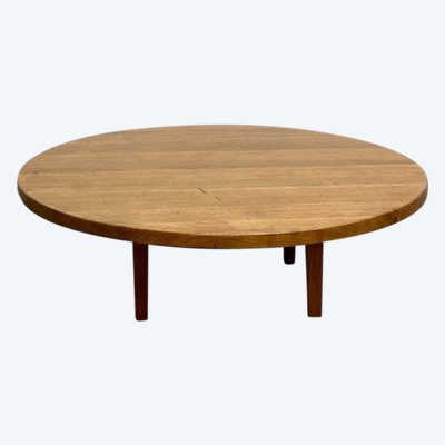 Circular coffee table in solid oak