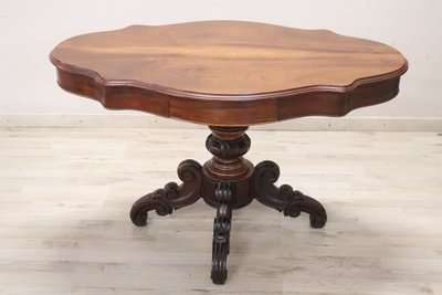 Mid-19th Century Pedestal Table in Walnut