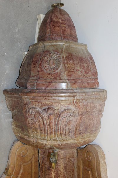 Louis XIV corner fountain in 18th-century marble