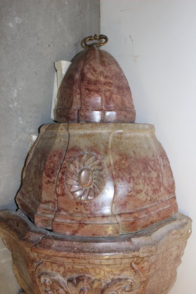 Louis XIV corner fountain in 18th-century marble