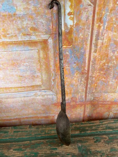 Large antique spoon in wrought iron - 41 cm - Engraved decoration