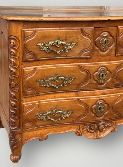 Louis XV period Parisian walnut chest of drawers Stamped Jme P.charriere 18th Century