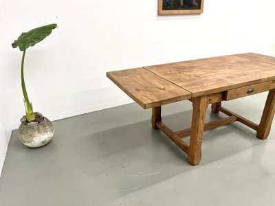 Small extendable farm table