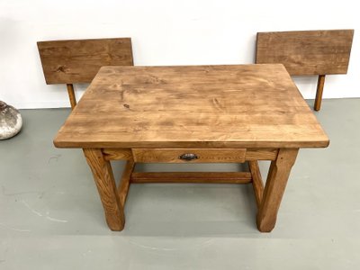 Small extendable farm table