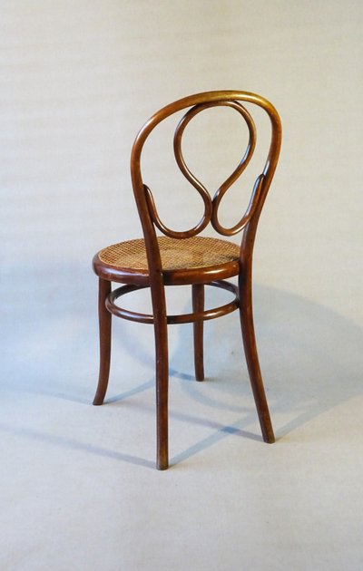 Thonet Bistrostuhl Nr. 20, OMEGA von 1875 , Farbton "cherry".