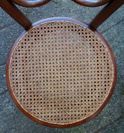 Thonet Bistrostuhl Nr. 20, OMEGA von 1875 , Farbton "cherry".