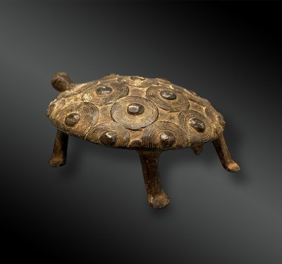 STATUETTE figurant une TORTUE - Culture Ashanti, Mali - Première moitié du XXème siècle