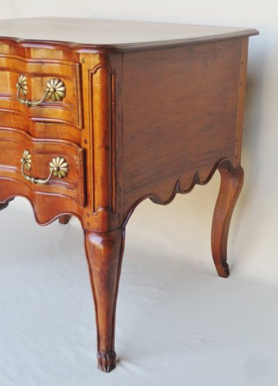 Sauteuse chest of drawers, 18th century Provence.  