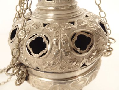 Neo-Gothic incense burner Solid silver Minerva Chains Metal church 19th century