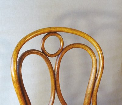 Chaise THONET N°19/1 assise trapeze cannée à neuf. Ca,1880