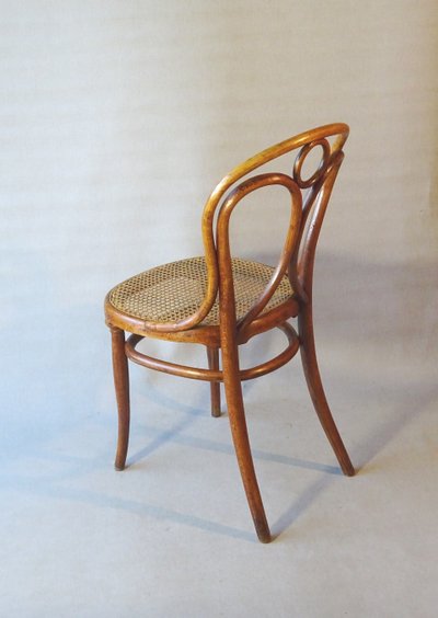 Chaise THONET N°19/1 assise trapeze cannée à neuf. Ca,1880