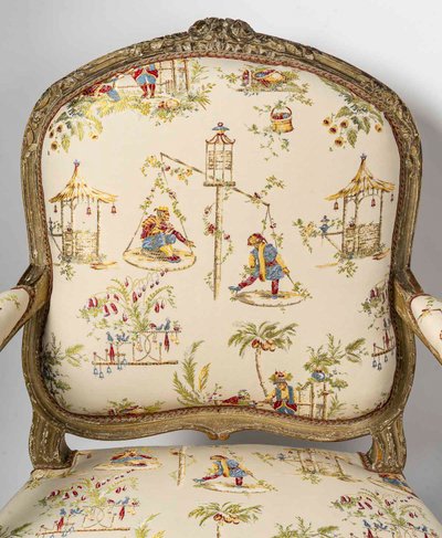 Paire de Larges Fauteuils en Hêtre Naturel Laqué d’Époque Louis XV vers 1740-1750