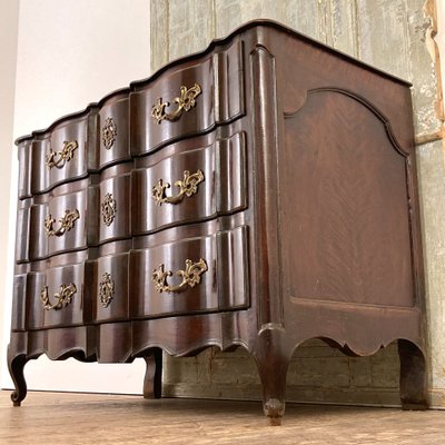 Walnut crossbow chest of drawers 18th century