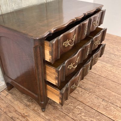 Walnut crossbow chest of drawers 18th century