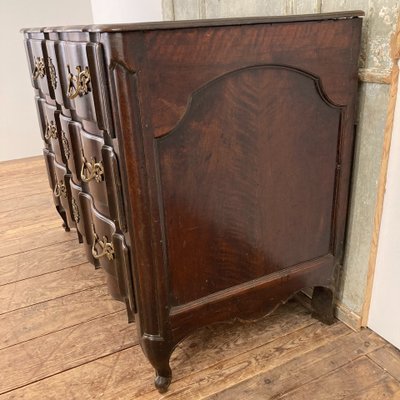 Walnut crossbow chest of drawers 18th century