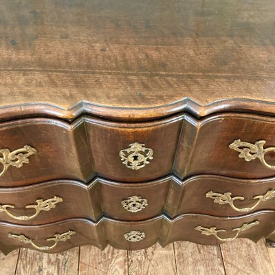 Walnut crossbow chest of drawers 18th century