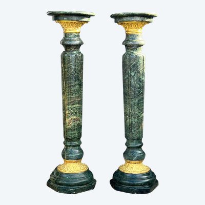 PAIRE DE COLONNES EN MARBRE VERT ORNÉES DE BRONZE DORÉ DU XIXe de 118 CM DE HAUT